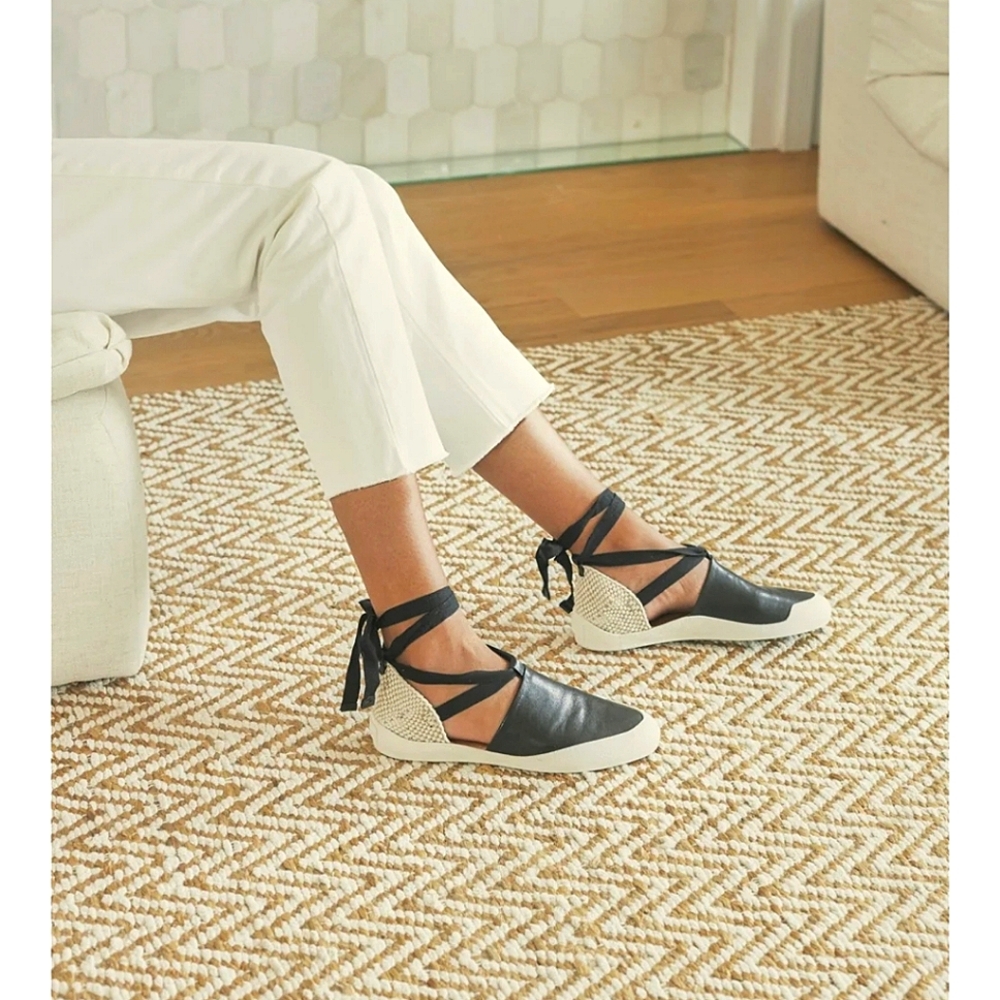 Coclico Kashm Black and White  Lace-up Sneakers